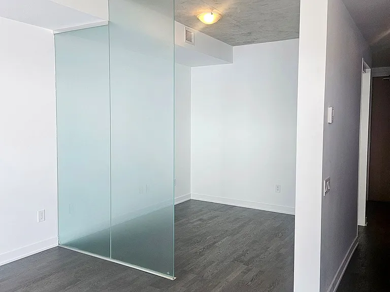629 King St W #420 — Photo 11