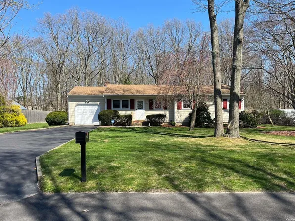 223 Robinson Avenue, East Patchogue, NY 11772