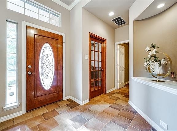 4th image of 600 Willowview Dr