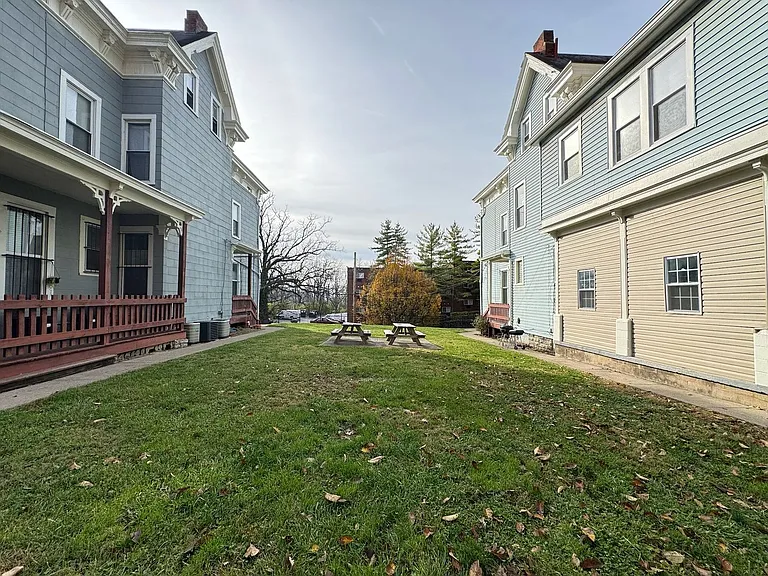 26 Conklin Apts — Photo 18