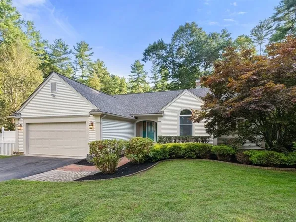 164 Plymouth St, Halifax, MA 02338