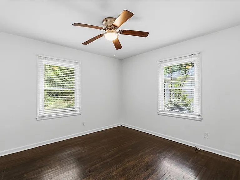 2035 Miriam Ln — Photo 17