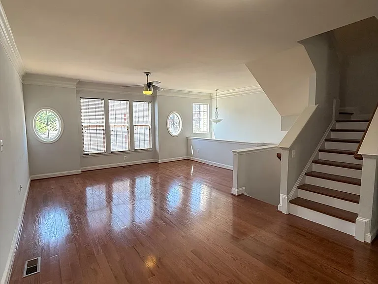 2618 Glenriver Way — Photo 2