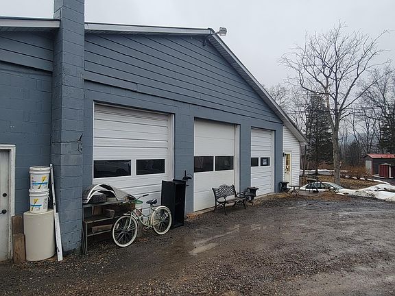 3rd image of 14 Red Bud Ln