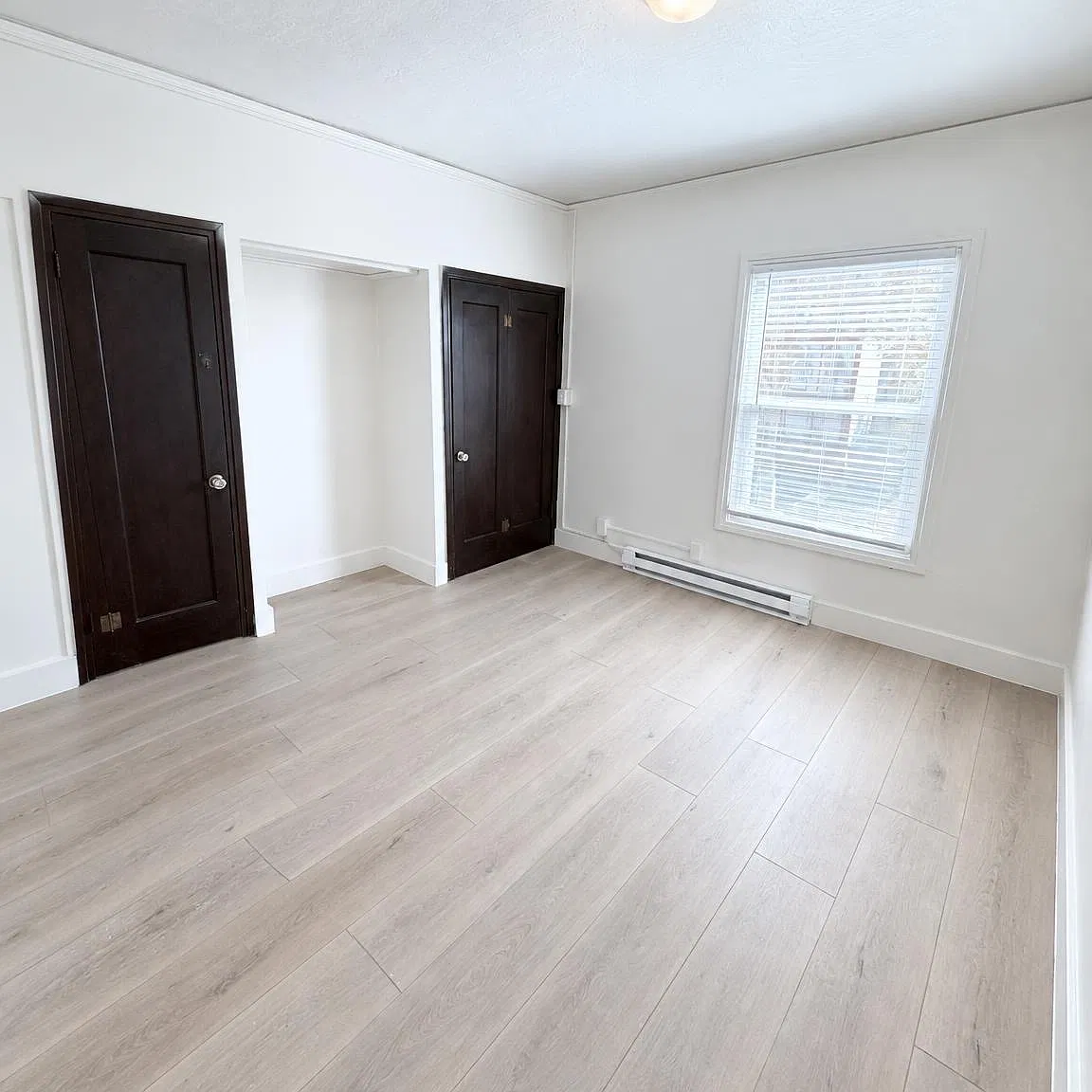 3 bed, 1050 sqft, $3,395 — Photo 3