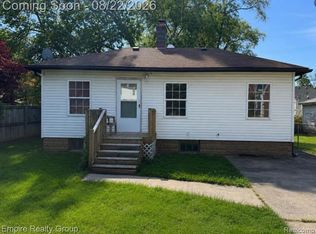 7509 Mettetal St, Detroit, MI 48228