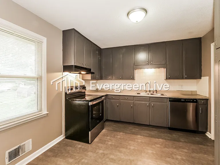 4423 S Union Ave — Photo 6
