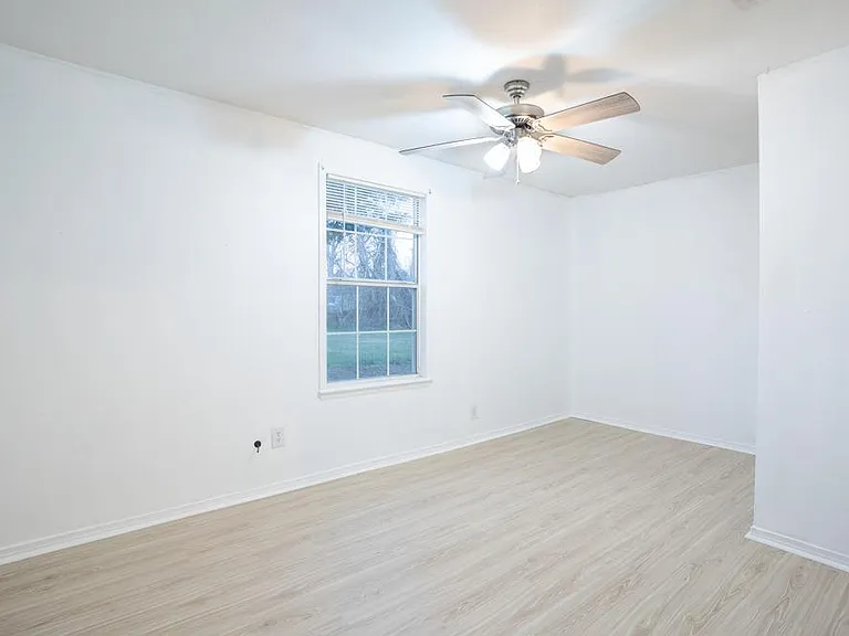 207 Harris St — Photo 13
