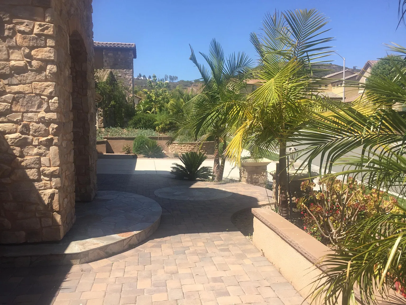 6 bed, 4.5 bath, 3970 sqft, $7,600 — Photo 2