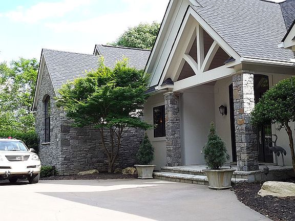 FULLY FURNISHED LAKEFRONT