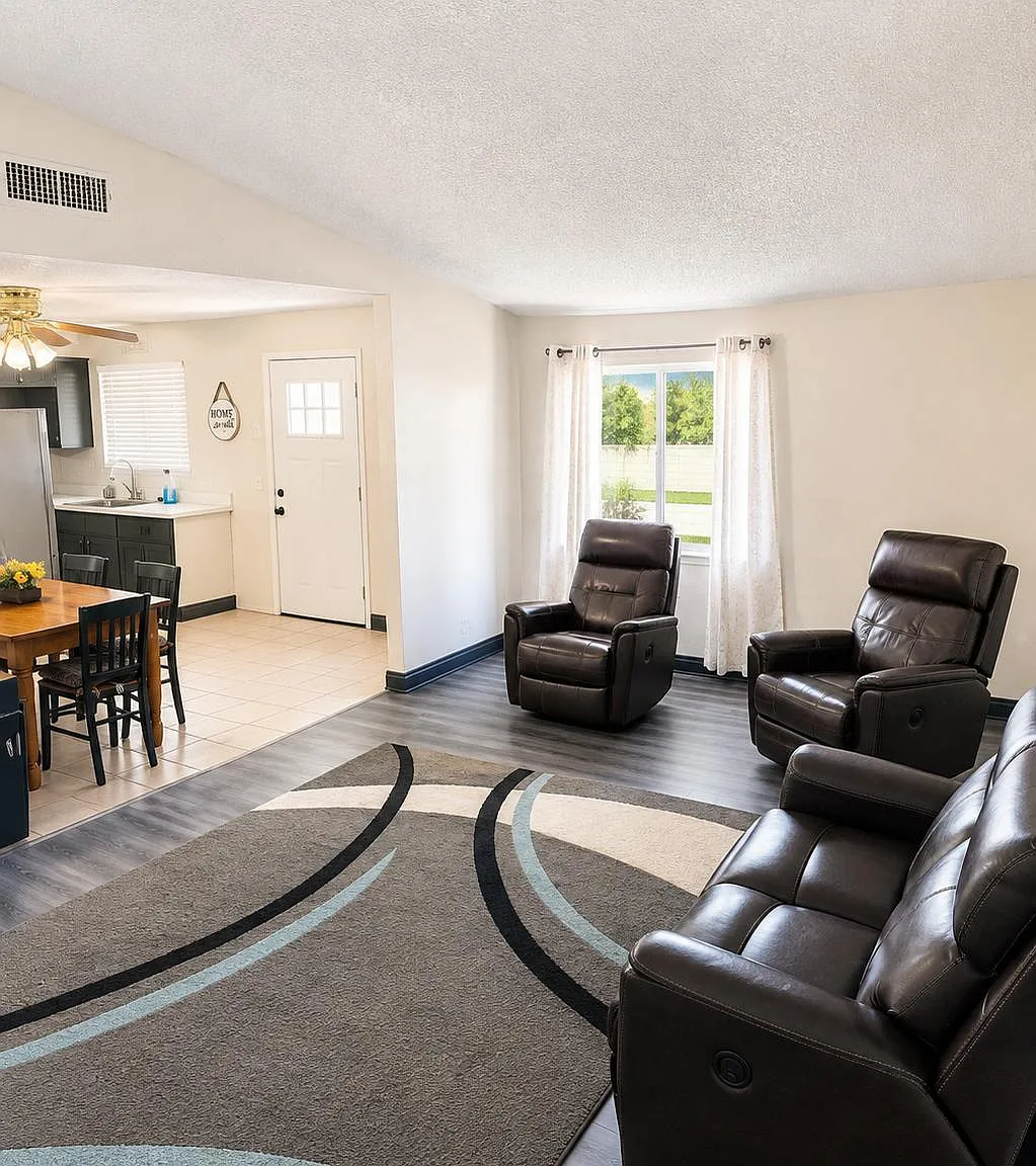 4 bed, 2.0 bath, 1200 sqft, $1,048 — Photo 4