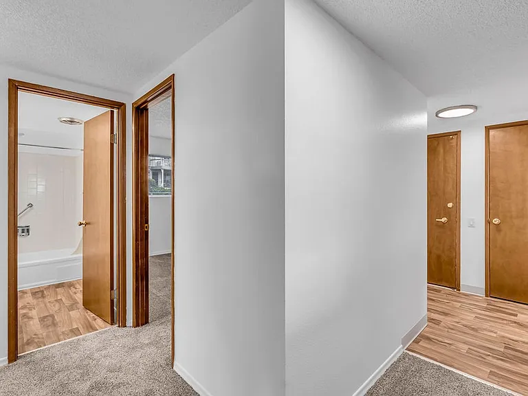 Kingcity Apartments — Photo 127