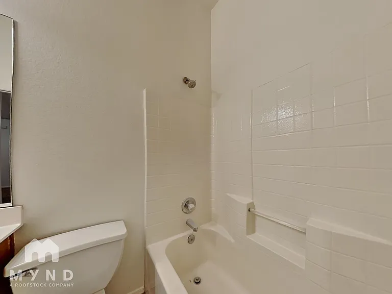 4528 E Rowel Rd — Photo 19