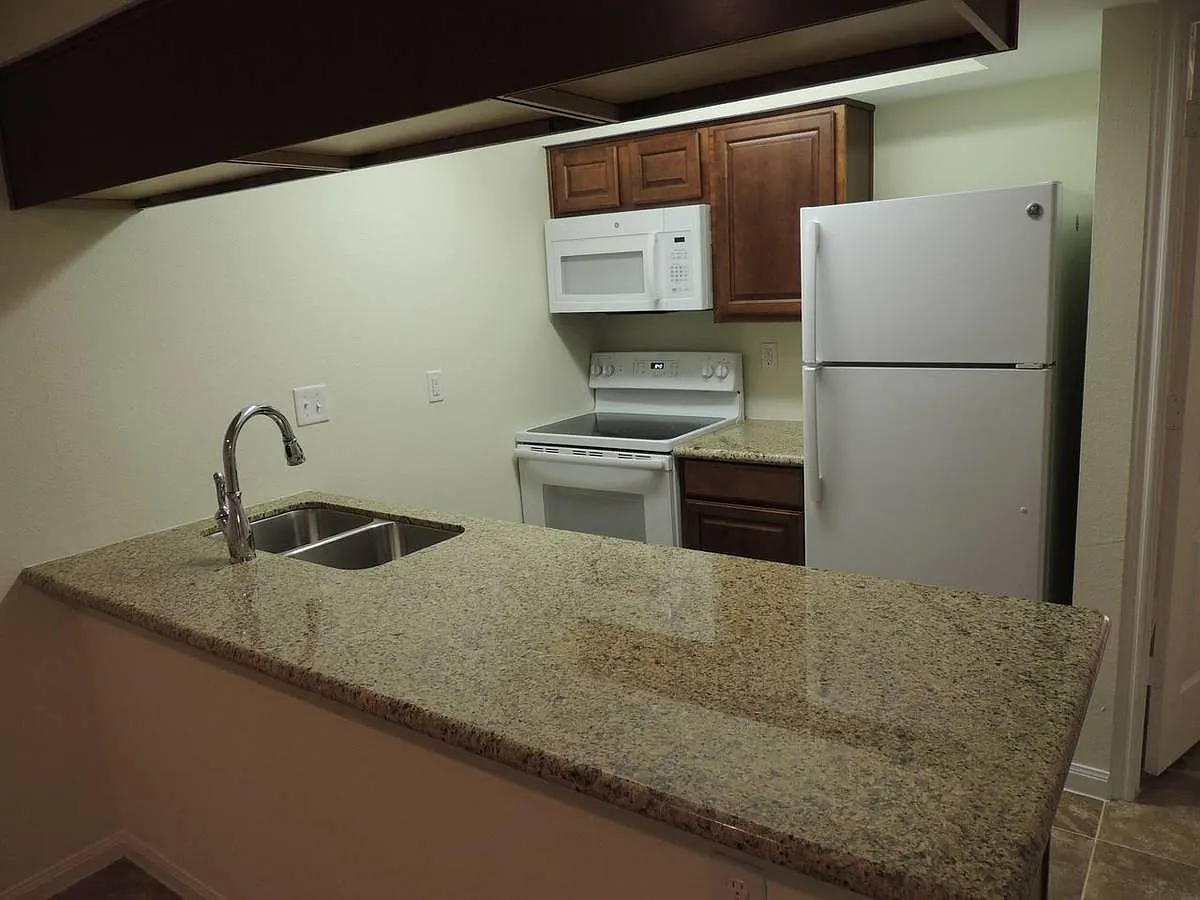 1 bed, 686 sqft, $899 — Photo 2