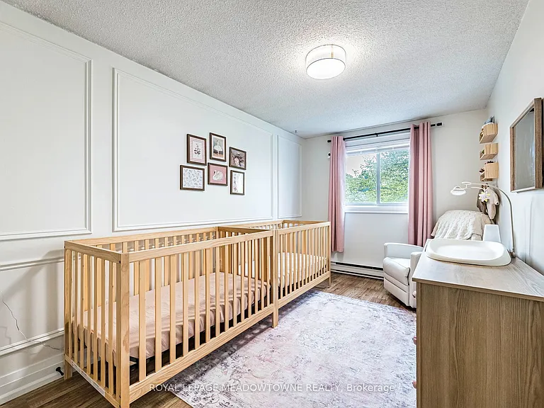 520 Pineview Gdns — Photo 17