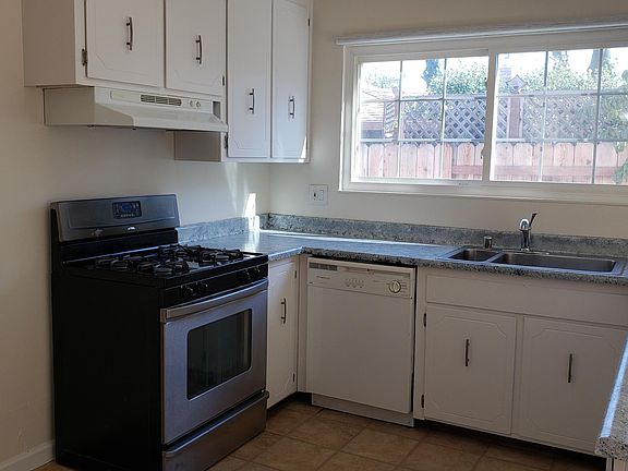 Kitchen-gas stove/oven
