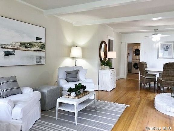 3rd image of 498 Gillette Ave