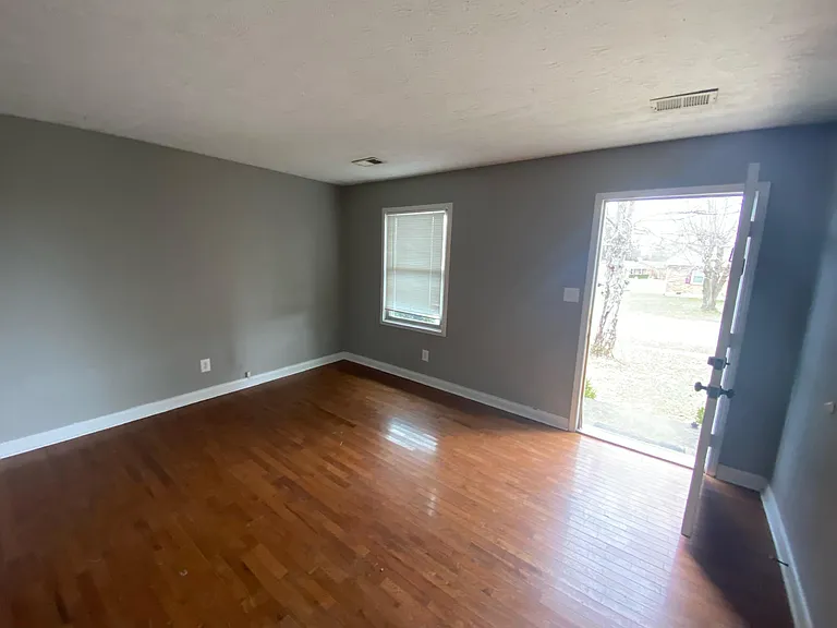 113 Breckwood Dr — Photo 2