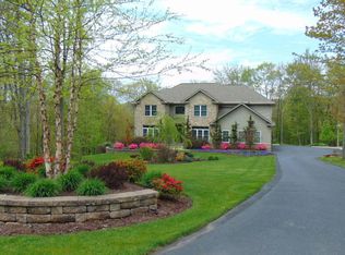 90 Ice Lake Dr, Mountain Top, PA 18707