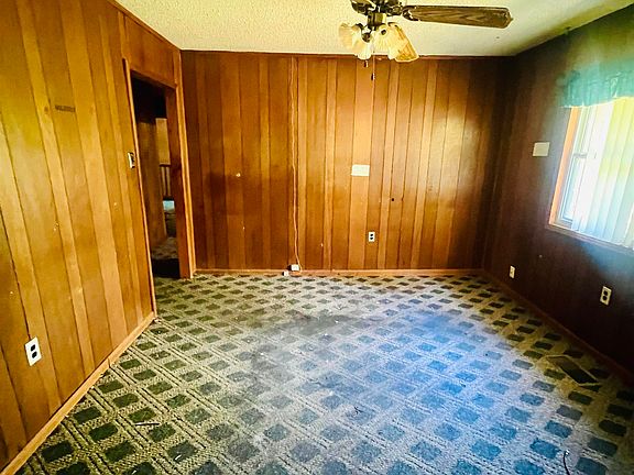 4th image of 900 Peete St