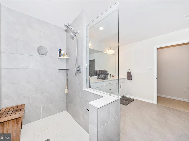 700 Bond St — Photo 21