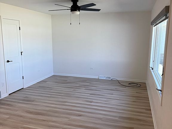 4th image of 2622 40th St #2620