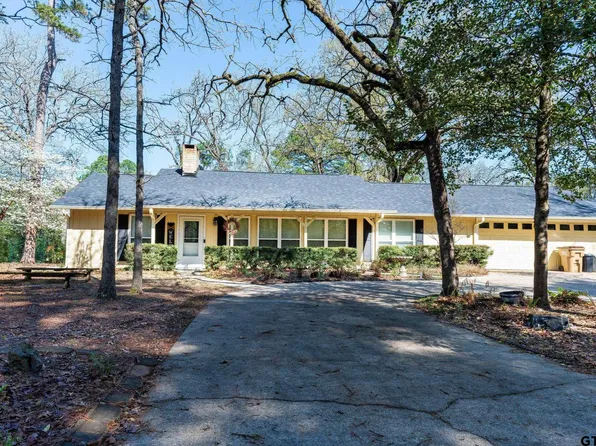 138 Green Knl, Holly Lake Ranch, TX 75765