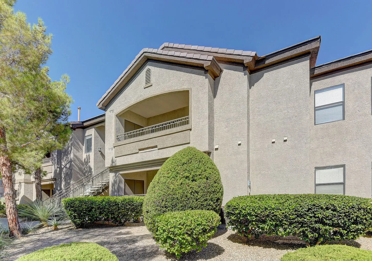 Beautifully remodeled 2-bedroom, 2-bathroom condo located in the highly desirable Skye Canyon area — Photo 1