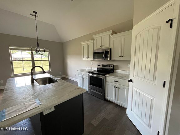 4th image of 106 Cross Creek Dr