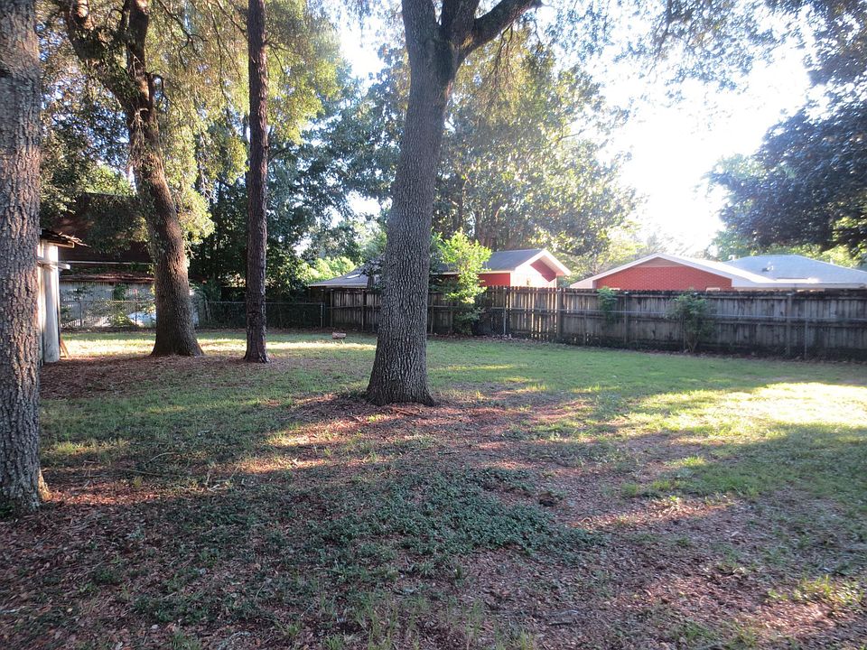 Spacious fenced back yard