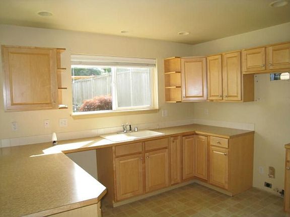 3rd image of 11324 34th St NE