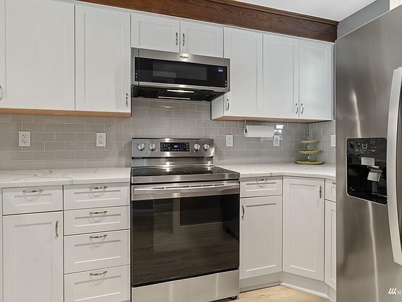 3rd image of 9623 NE 121st Ln