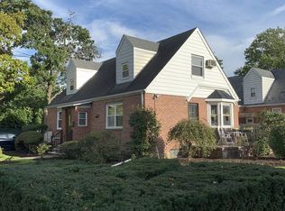 17206 76th Ave, Fresh Meadows, NY