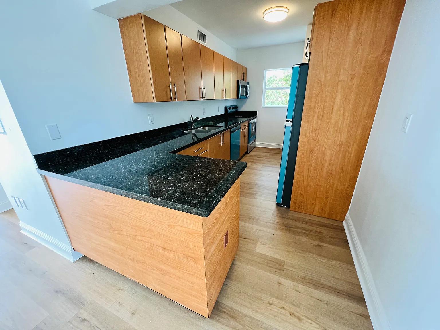 1 bed, 950 sqft, $2,800 — Photo 4
