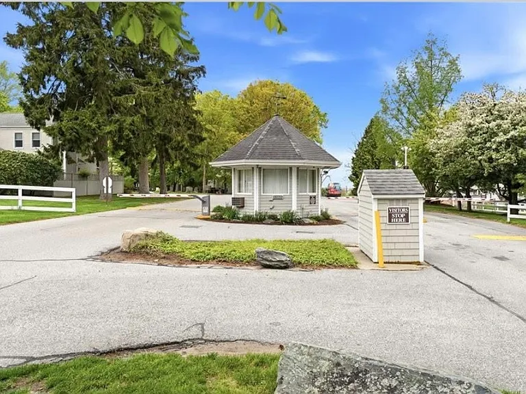 North Farm is a private gated community. The Association handles security, landscaping, snow removal, and maintenance of community facilities