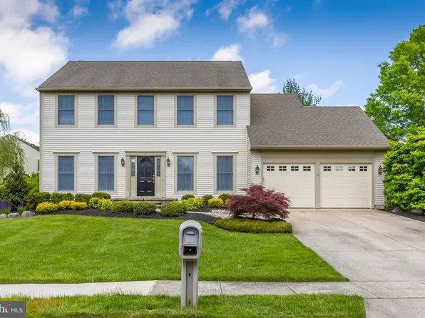 5 Horseshoe Dr, Voorhees, NJ 08043