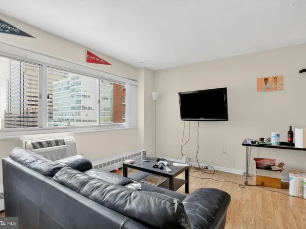 2101-17 Chestnut St, Philadelphia, PA