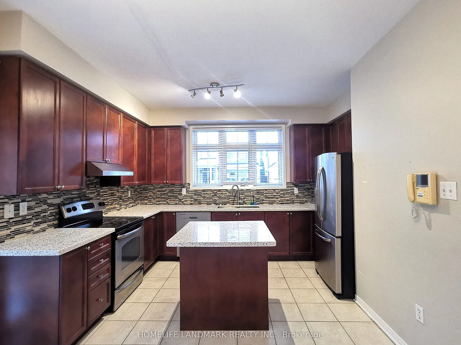 4 bed, $3,900 — Photo 3