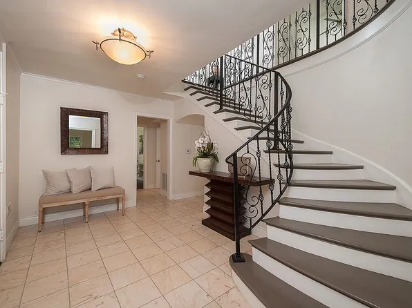 4256 Country Club Dr, Long Beach, CA 90807
