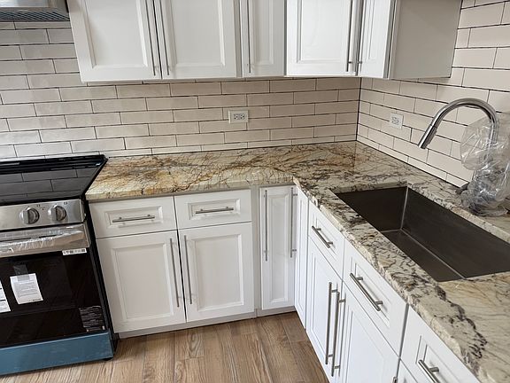 2nd image of 222 N Genesee St #208