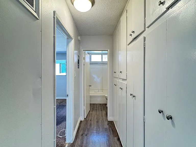 21827 Lanark St — Photo 16