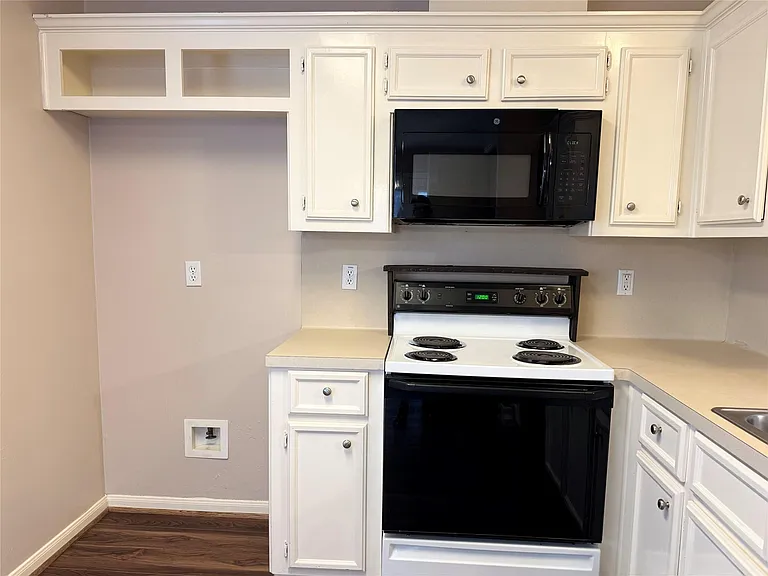 4006 Hunnington Dr — Photo 16
