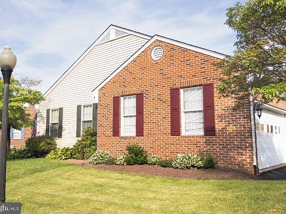 2nd image of 841 Mulberry Ln