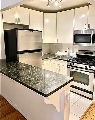 Rented by Guy Goldman, LREB | media 4