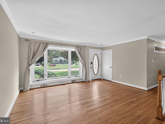 3rd image of 6014 Leewood Dr