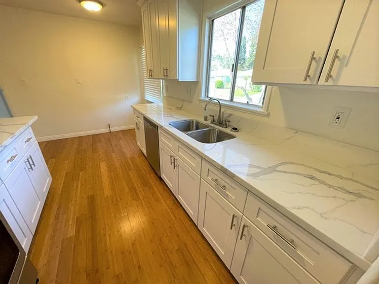 5703 Silva St #5703 — Photo 10