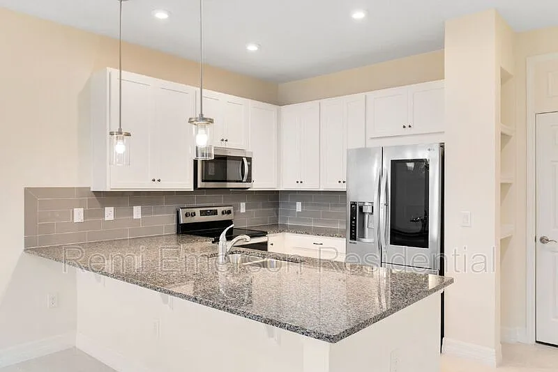 3 bed, 2.5 bath, 1603 sqft, $2,400 — Photo 2
