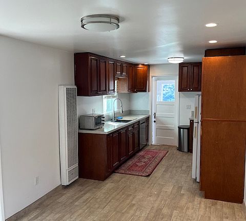2nd image of 3231 Amethyst St #2