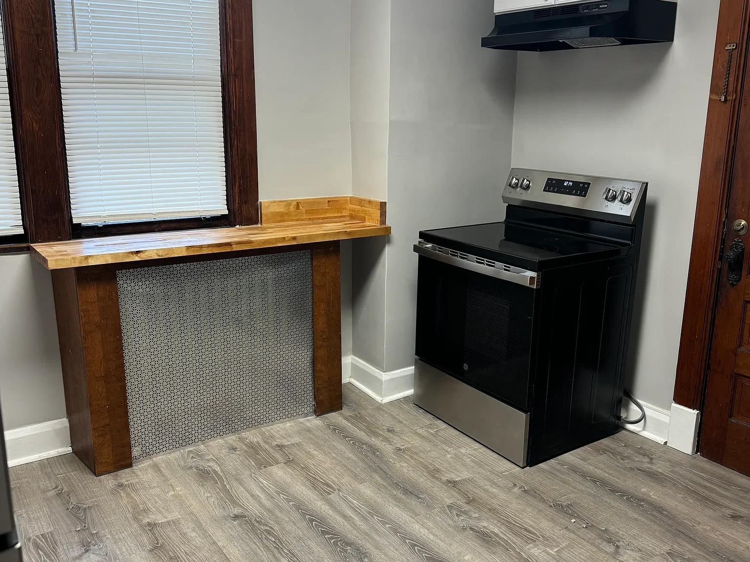 3 bed, 1100 sqft, $1,600 — Photo 2