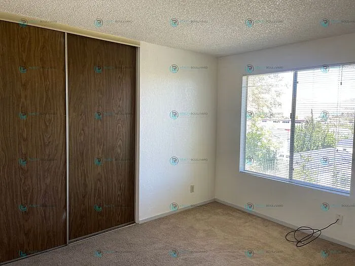 2 bed, 1.0 bath, 963 sqft, $1,400 — Photo 2